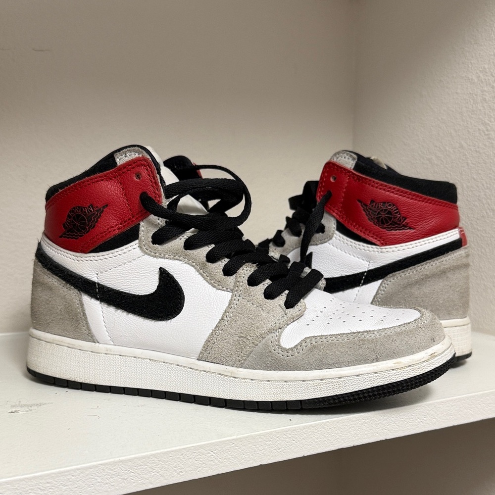 Jordan 1 Retro High Light Smoke Grey